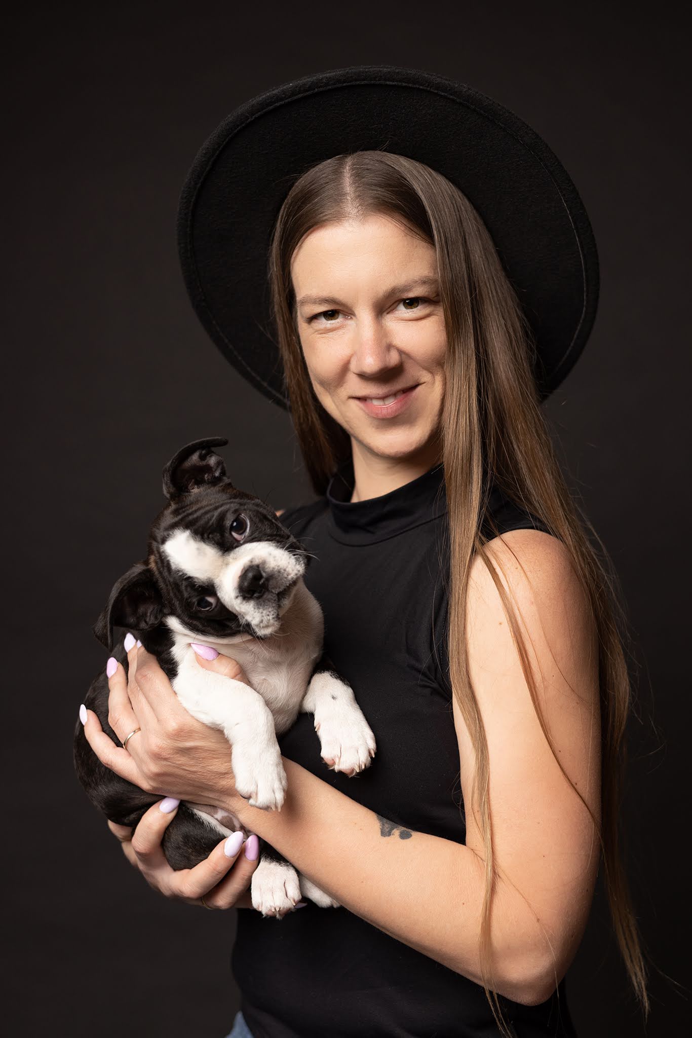 CEZAR Dragon Kiss z hodowcą Agatą Bednarską na sesji w Happy Dog w Krakowie